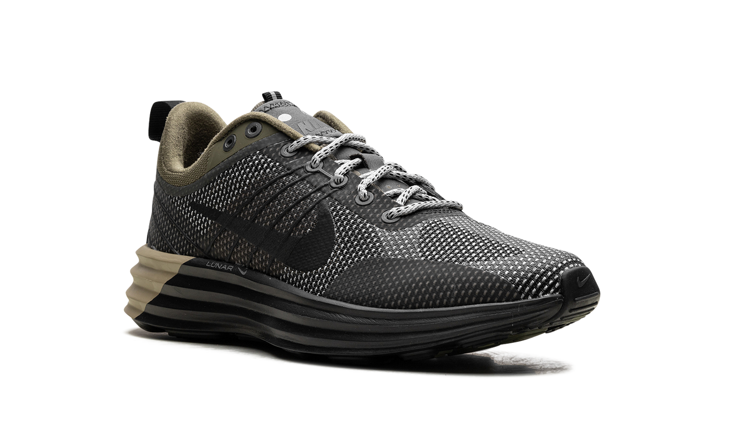 Lunar Roam SE "Medium Olive" FZ8116 201