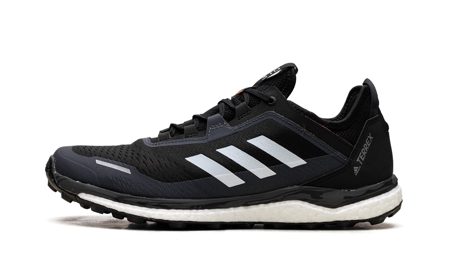 Terrex Agravic Flow "CORE BLACK/CRYSTAL WHITE/SOLAR RED" FW5119