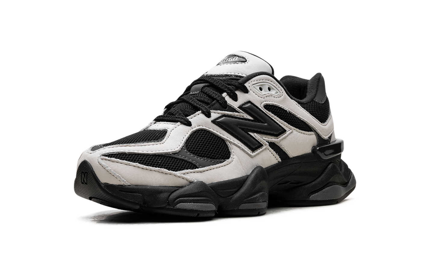 9060 "Off White Black" U9060ZBS